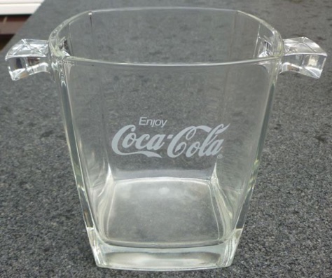 7532-3 € 7,50  coca cola glazen ijsemmer vierkant kan ook als schaal gebruikt worden